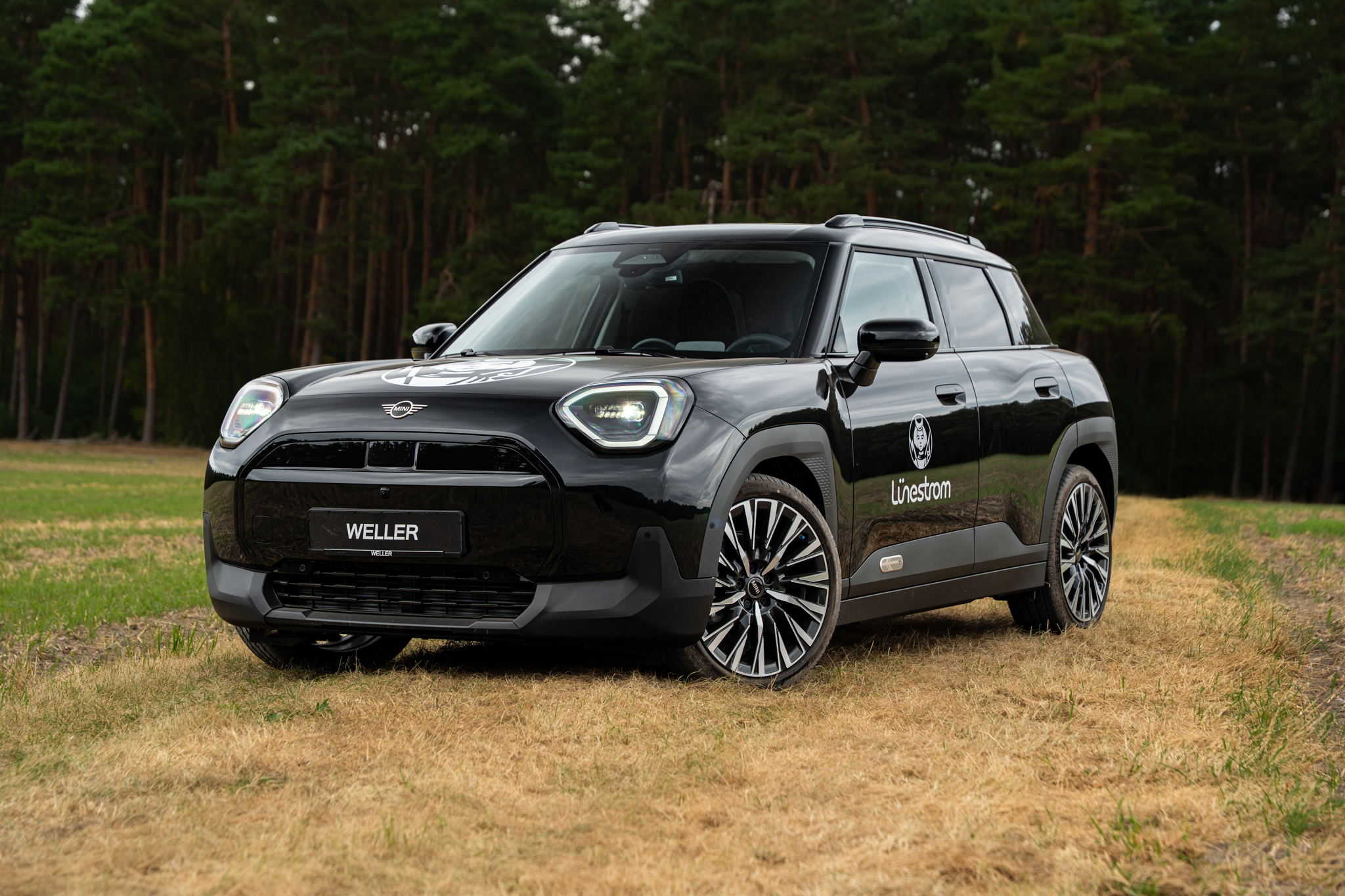 Schwarzer MINI Aceman mit weißem Lünestrom-Branding